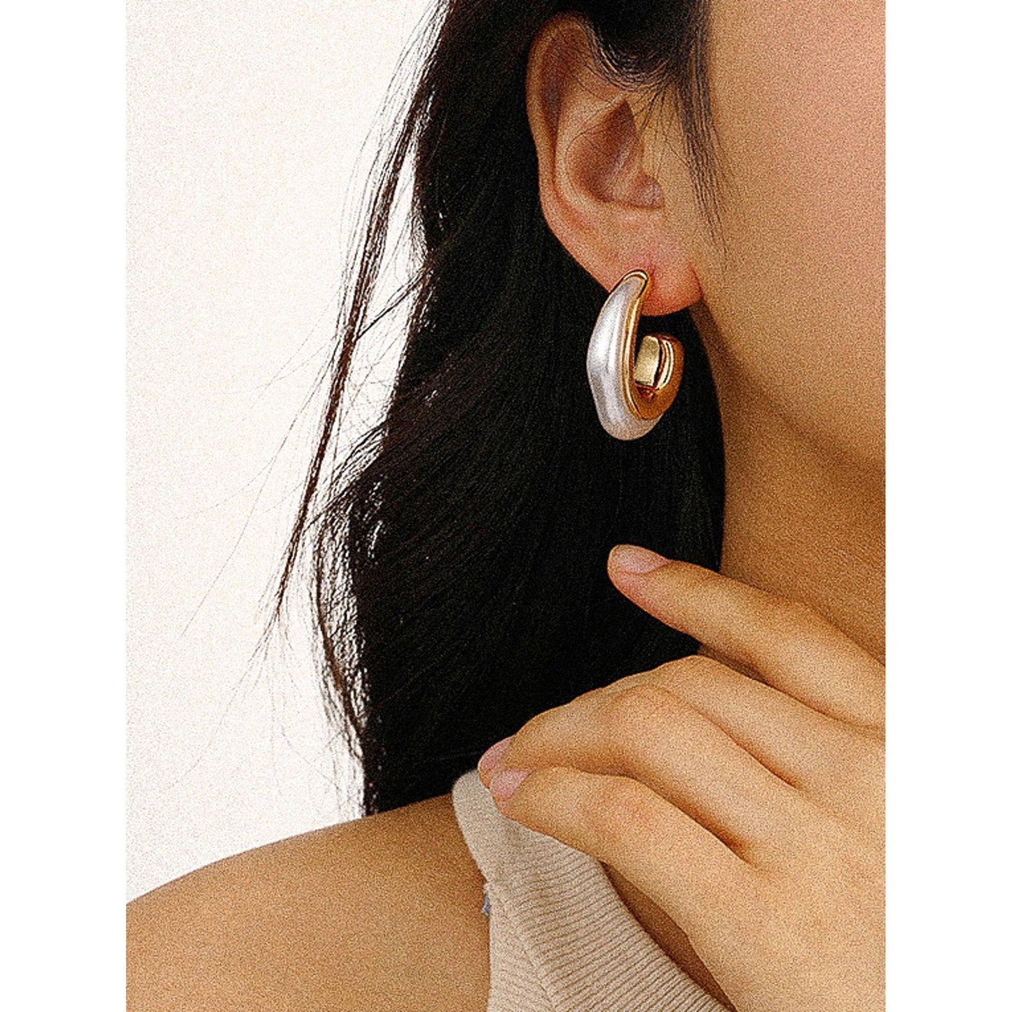 Kinsley 18K Gold Classic Pearl C Hoop Earring