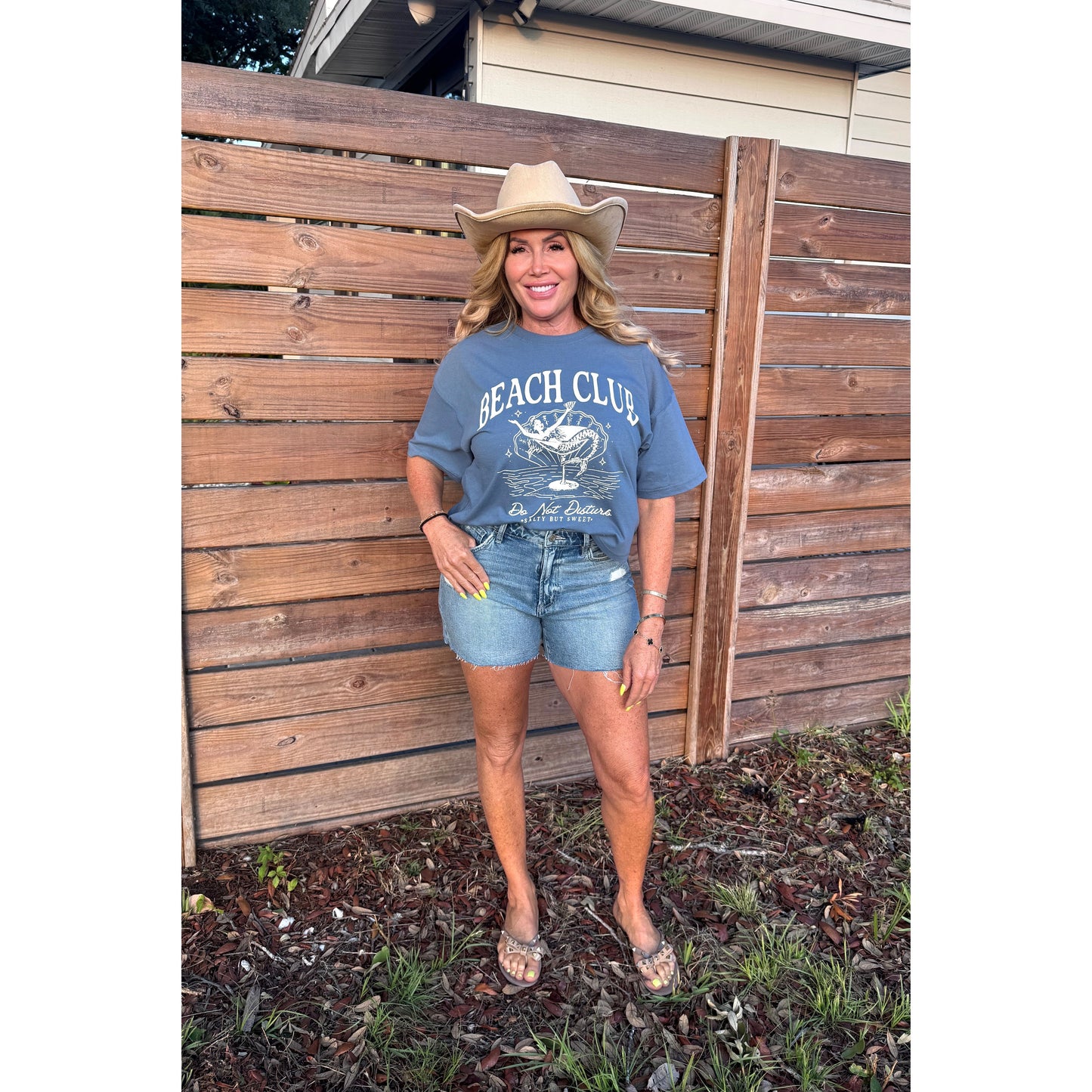 Beach club graphic tee