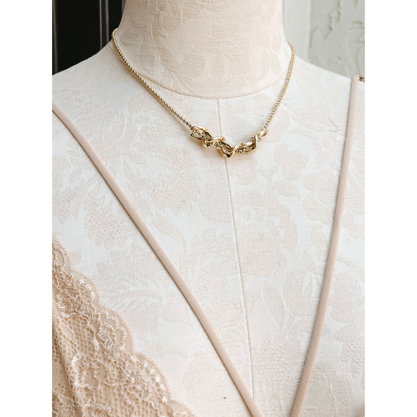 Chain dancer gold