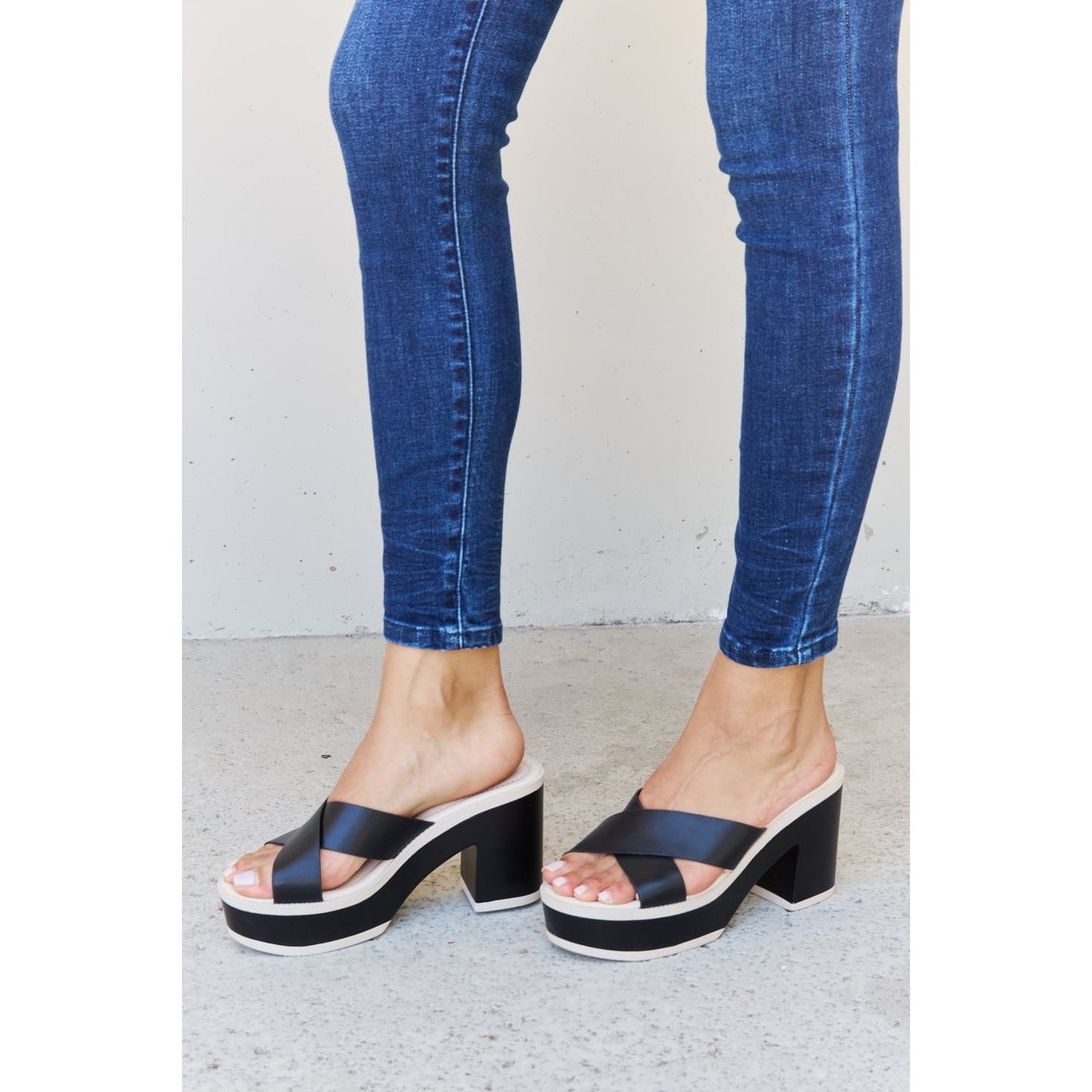Weeboo Cherish The Moments Contrast Platform Sandals in Black