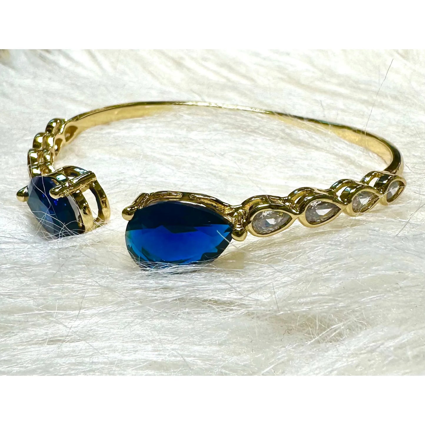 Merry Bracelet cuff-blue